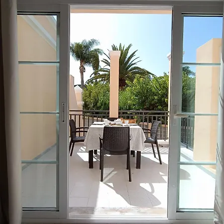 Sarah's - Playa Fanabe אדחה