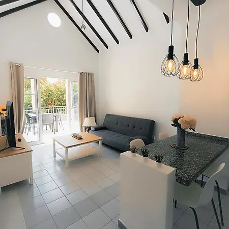 Sarah's - Playa Fanabe